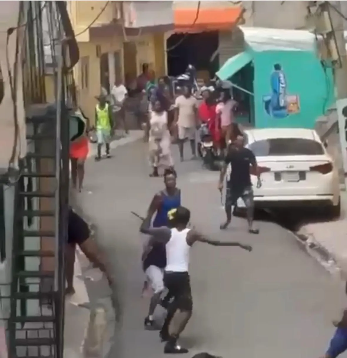 PELEA CON MACHETE ISABELITA