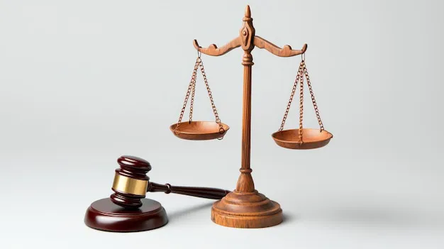 balanzas-justicia-martillo-que-simbolizan-sistema-legal-estado-derecho_963414-18628